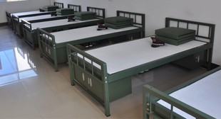 Cama de hierro militar