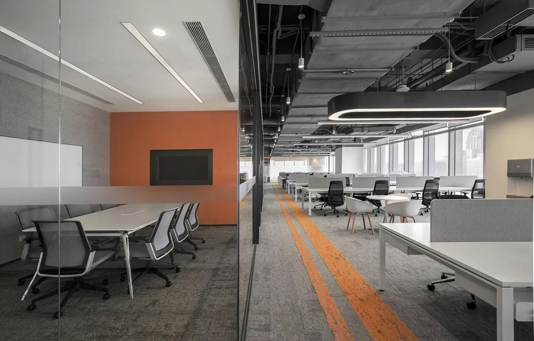 卡森科技成都办公设计：简约工业风下的协作与多元空间