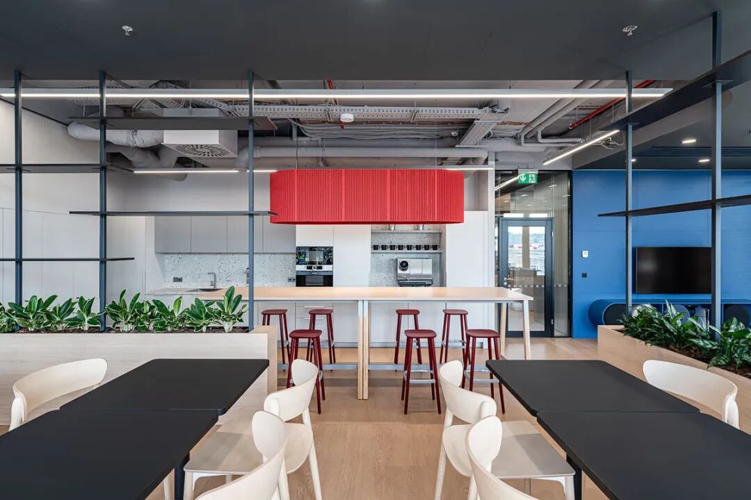 NNIT布拉格办公室：定制家具与空间设计的丹麦极简美学