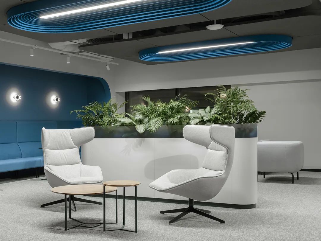 Moscow Energy Company Headquarters: Interstellar Aesthetics Hidden in Advanced Grey
