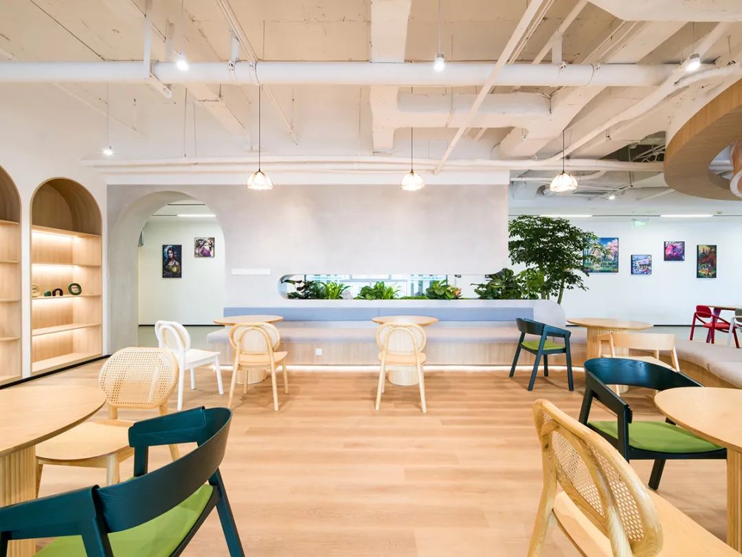 乐信圣文游戏公司成都办公空间设计:办公家具与环境的创新融合