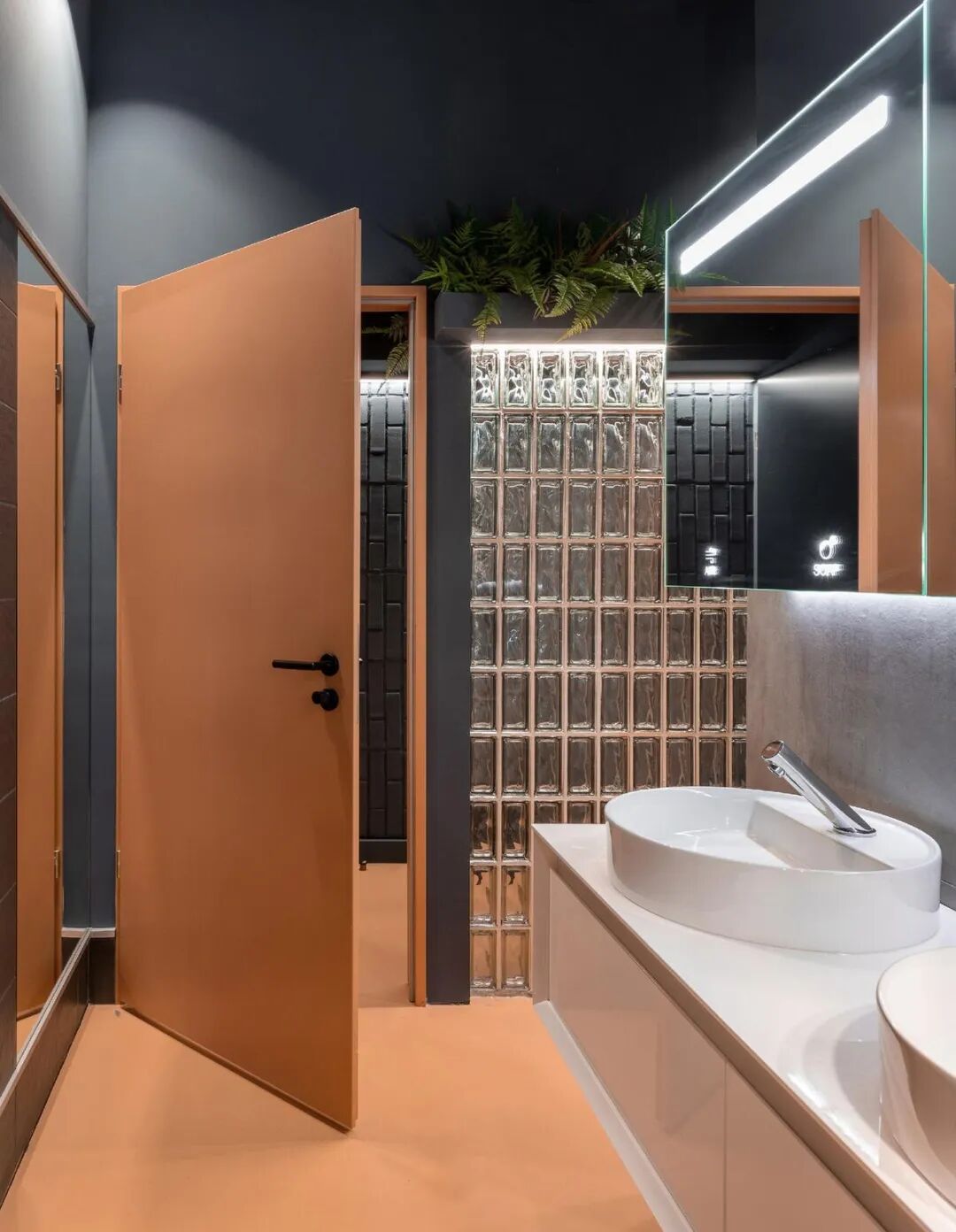 科技公司On The Spot华沙办公室：办公家具定制与办公环境设计的完美融合