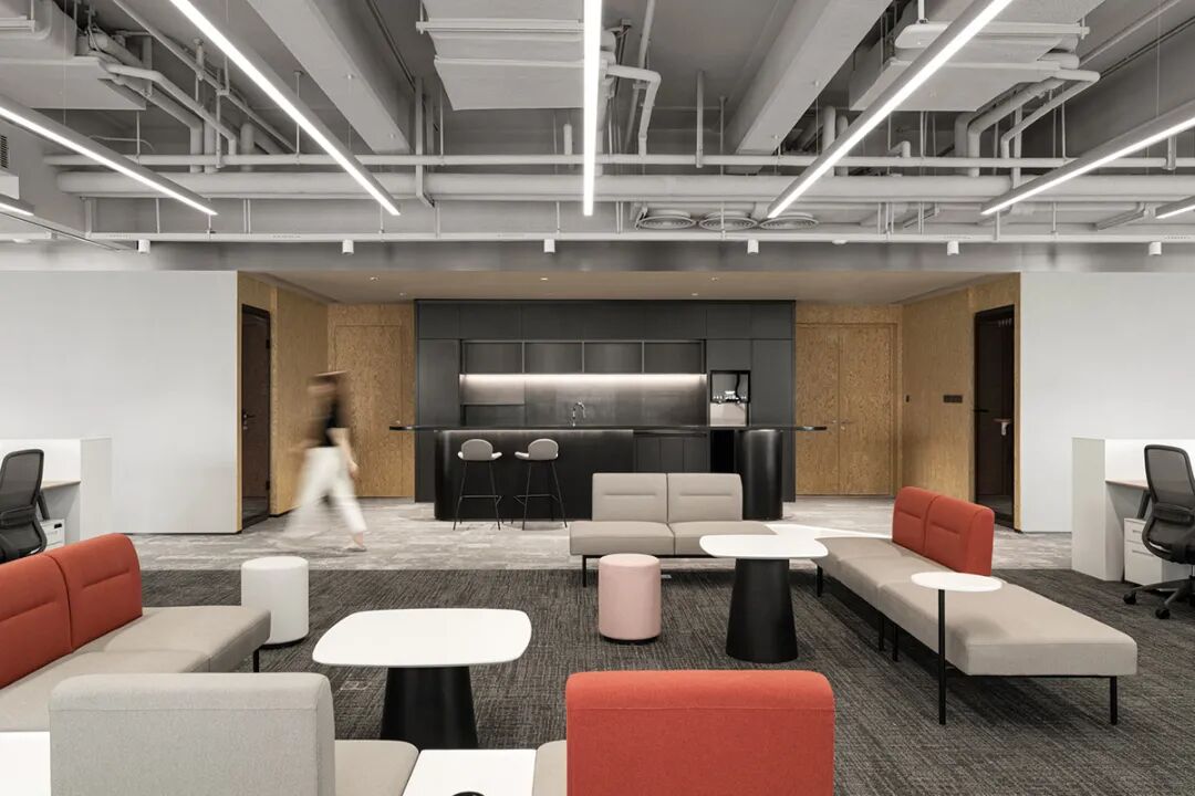 李宁上海总部办公空间设计-运动品牌办公环境与定制家具